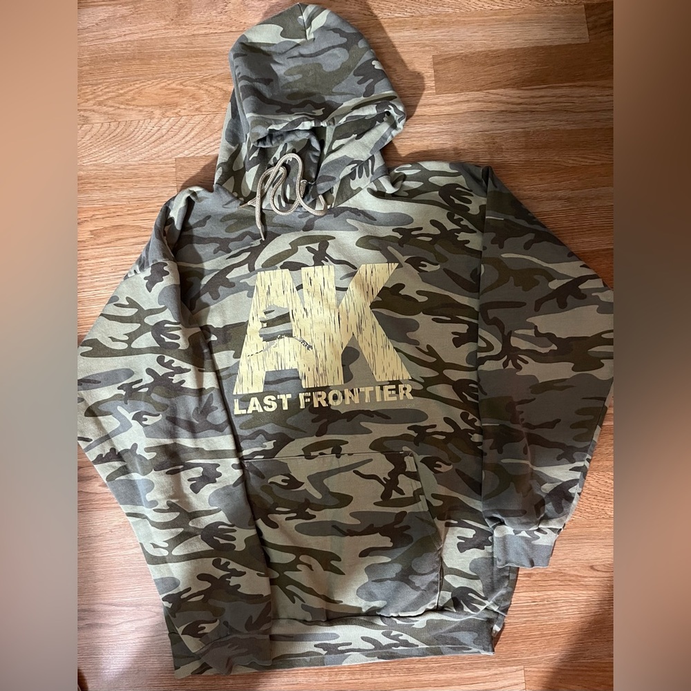 Men’s Port & Company AK Last Frontier Green Camouflage Hoodie Size Large